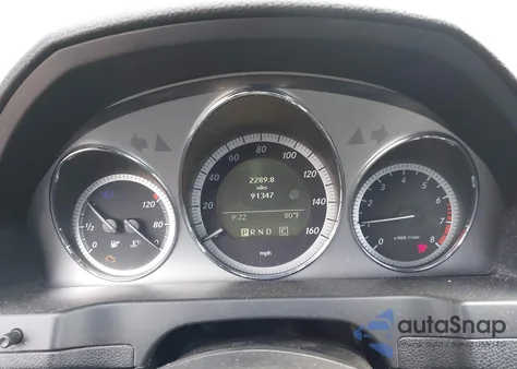 2010 Mercedes-Benz C 300 Luxury/Sport z USA, uszkodzony, nr VIN WDDGF5EB6AR101096